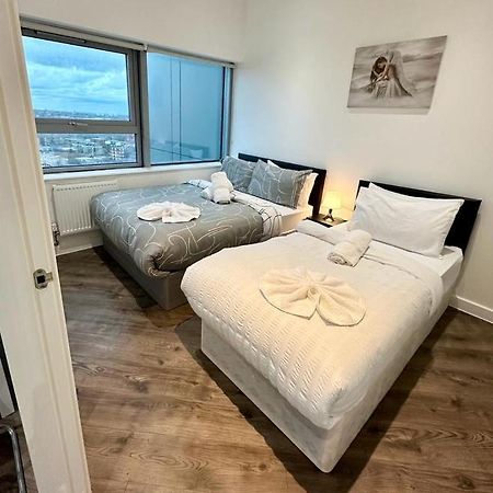 Alarabi Apartments-Two Bedrooms Apartment Croydon Exterior foto