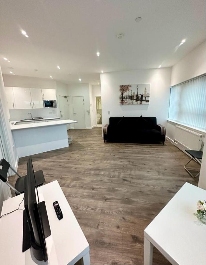 Alarabi Apartments-Two Bedrooms Apartment Croydon Exterior foto